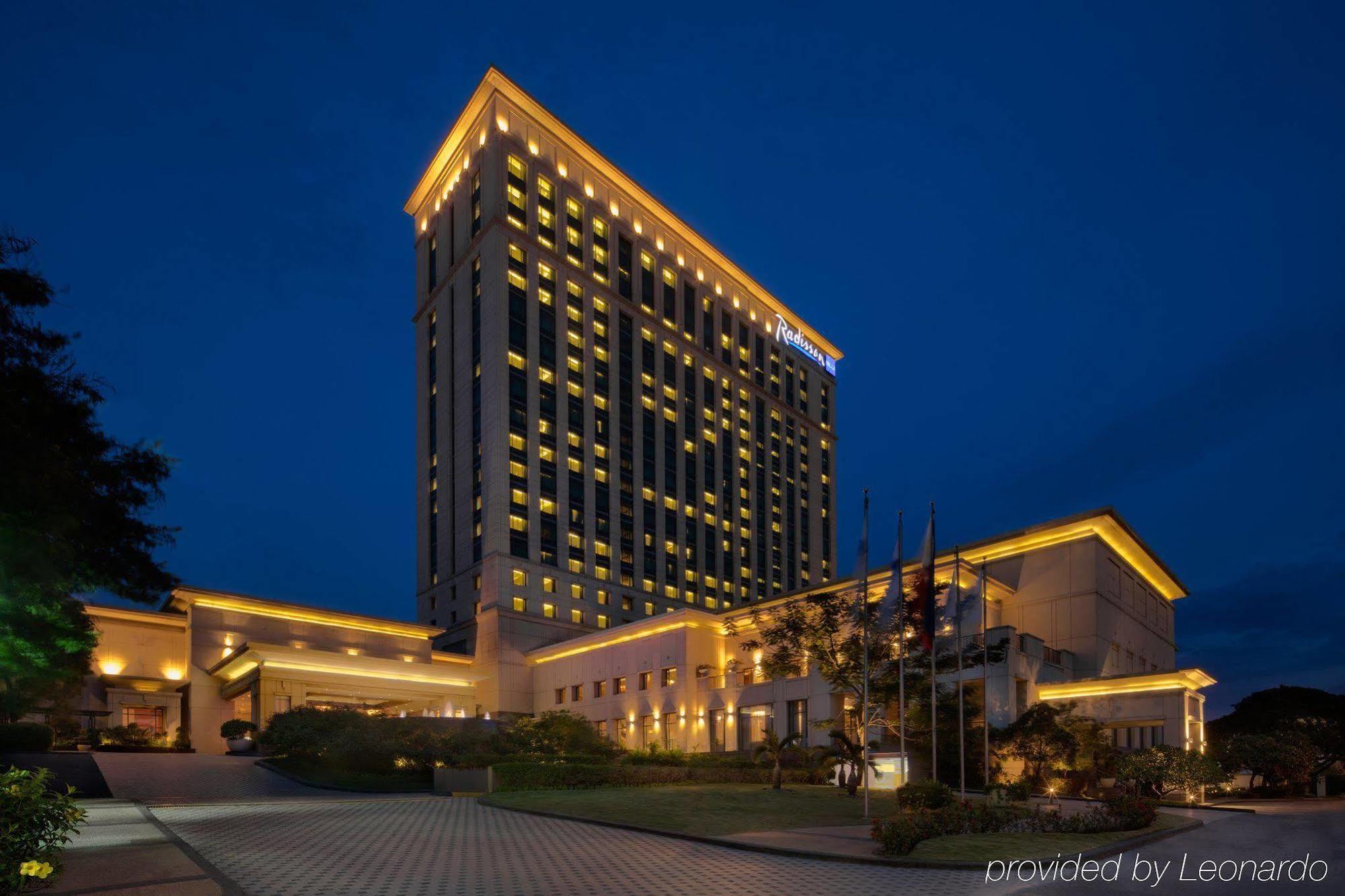 Hotel Radisson Blu Cebu Stadt Exterior foto